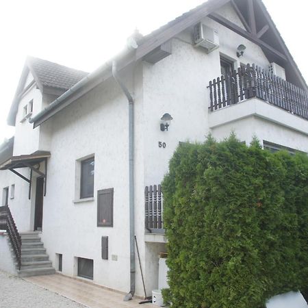希欧福克Szuzanna Fenyves Panzio住宿加早餐旅馆 外观 照片