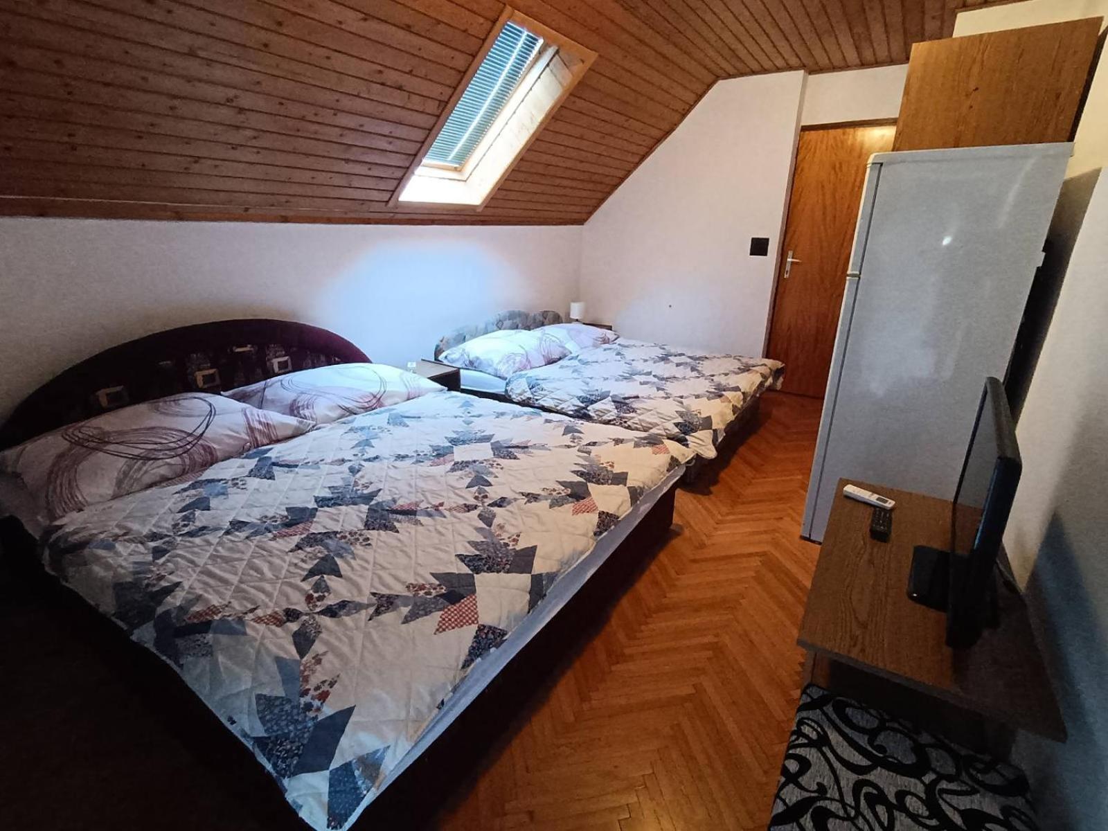 希欧福克Szuzanna Fenyves Panzio住宿加早餐旅馆 外观 照片